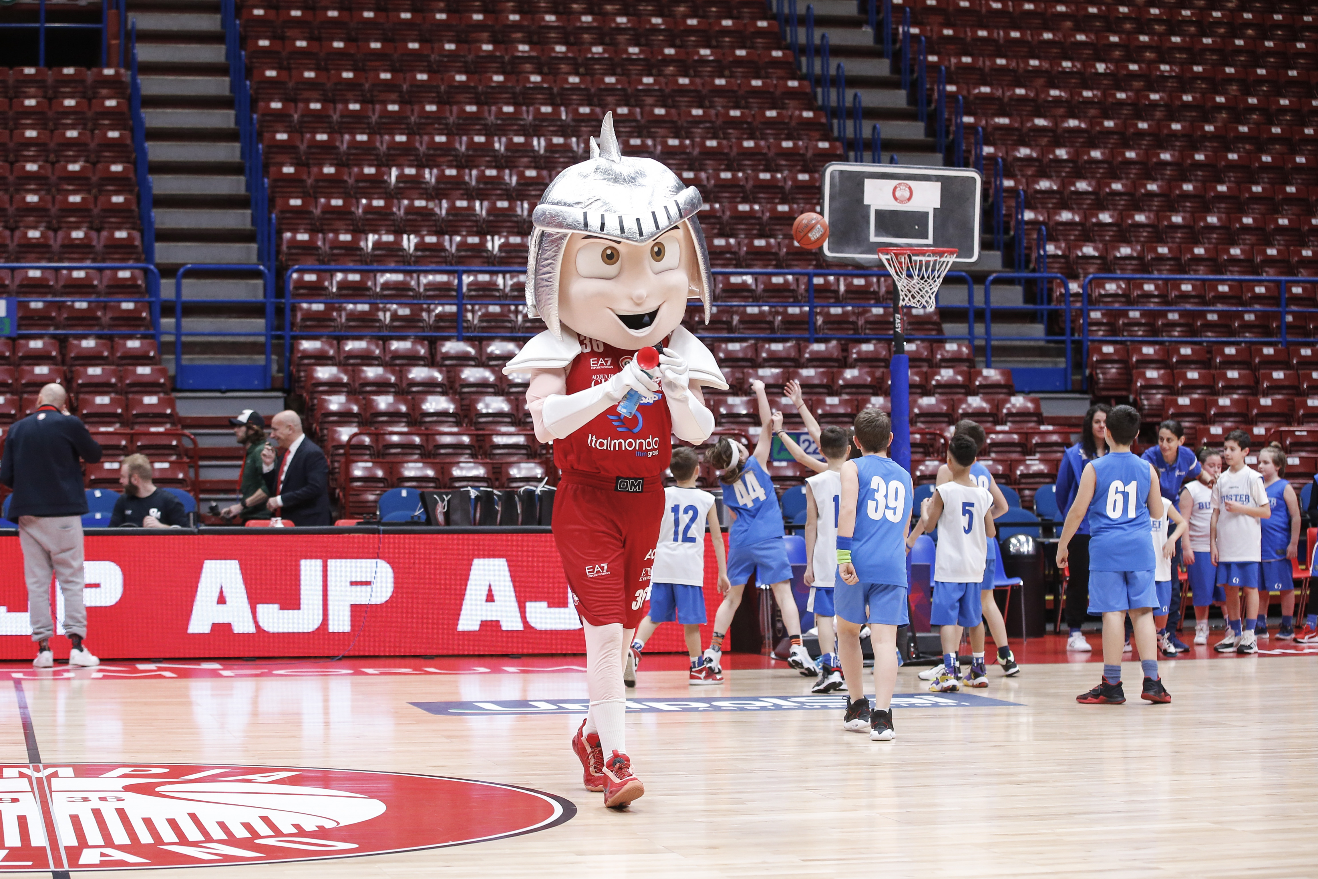 Diventa un volontario nel Programma Sociale e Promozionale Armani Junior Program e nei progetti CSR di Olimpia!